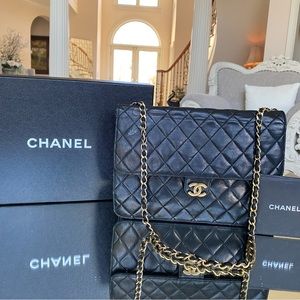 100% Authentic CHANEL Black Classic Flap Gold HW